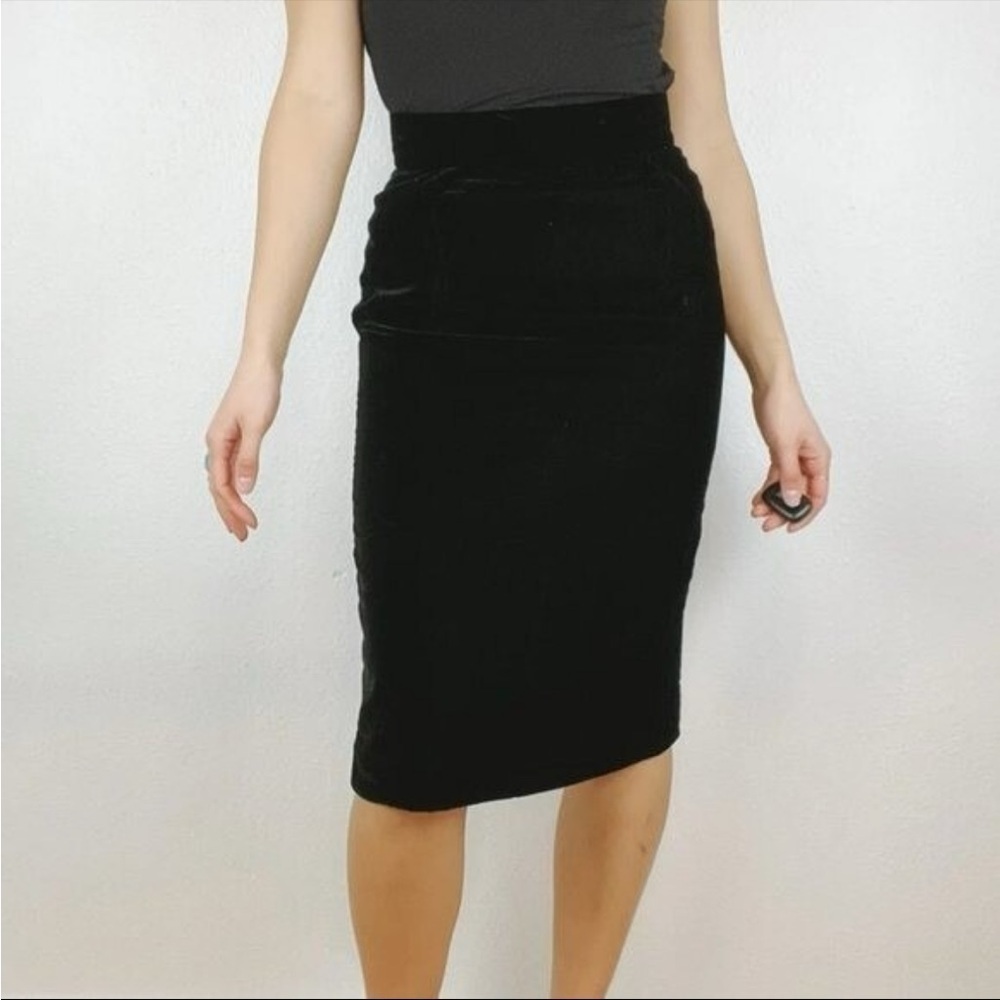 Jones New York Women's Sz 4 Midi Pencil Skirt Velvet Solid Black Back Slit Lined